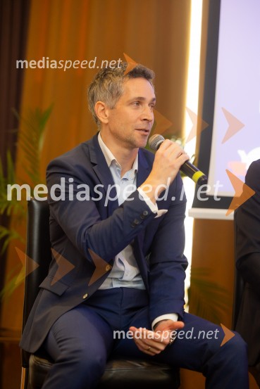 Čaj z razlogom: družinska podjetja med nasledstvom in strateškimi priložnostmi