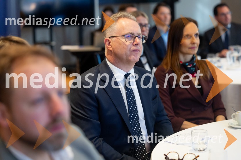 Čaj z razlogom: družinska podjetja med nasledstvom in strateškimi priložnostmi