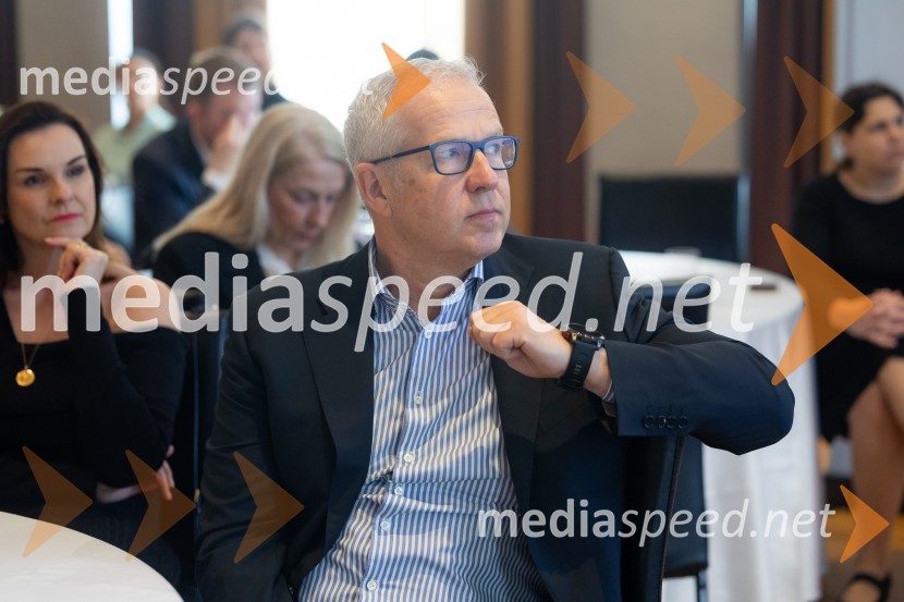 Čaj z razlogom: družinska podjetja med nasledstvom in strateškimi priložnostmi