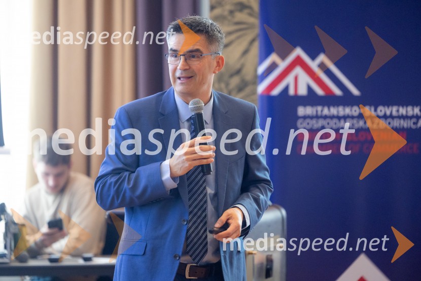 Čaj z razlogom: družinska podjetja med nasledstvom in strateškimi priložnostmi