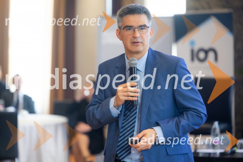 Čaj z razlogom: družinska podjetja med nasledstvom in strateškimi priložnostmi