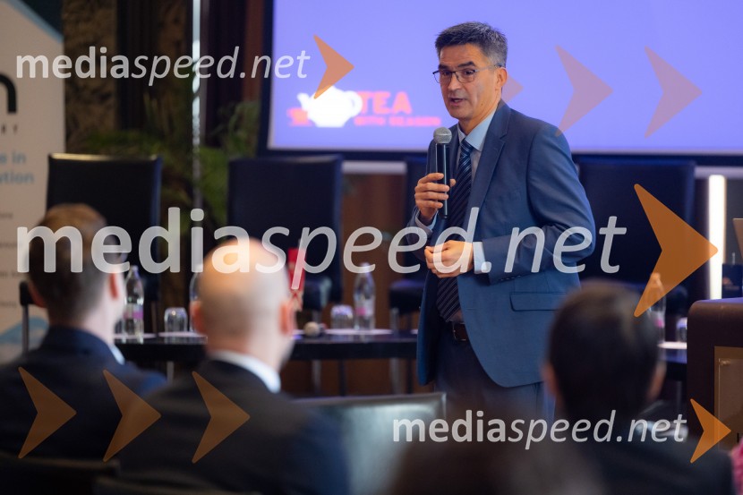 Čaj z razlogom: družinska podjetja med nasledstvom in strateškimi priložnostmi