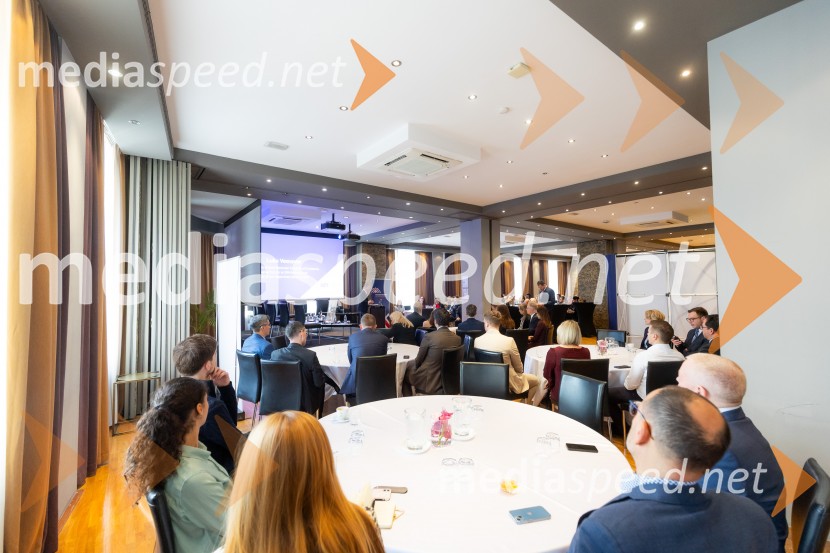 Čaj z razlogom: družinska podjetja med nasledstvom in strateškimi priložnostmi