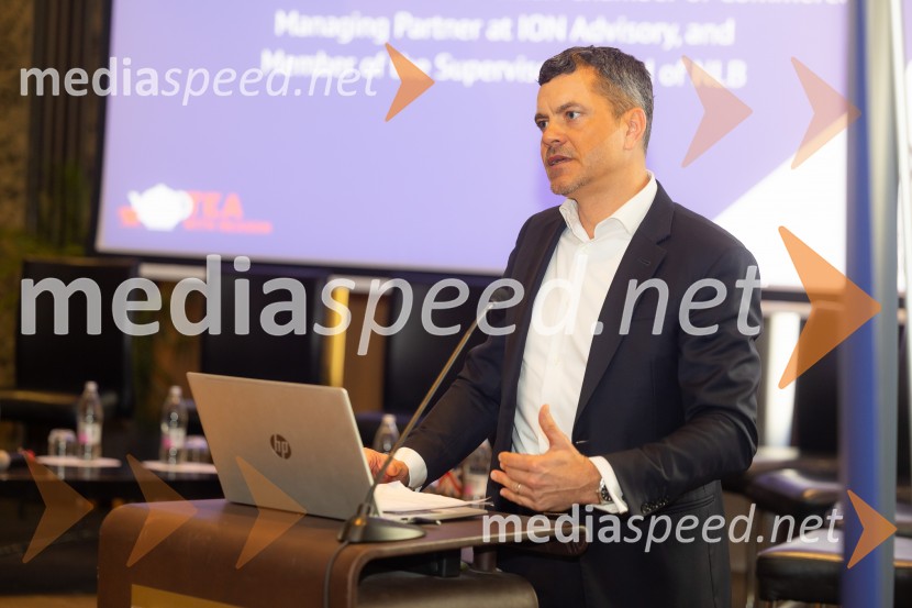 Čaj z razlogom: družinska podjetja med nasledstvom in strateškimi priložnostmi