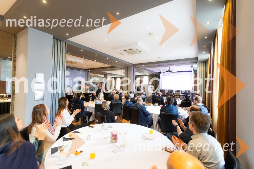 Čaj z razlogom: družinska podjetja med nasledstvom in strateškimi priložnostmi