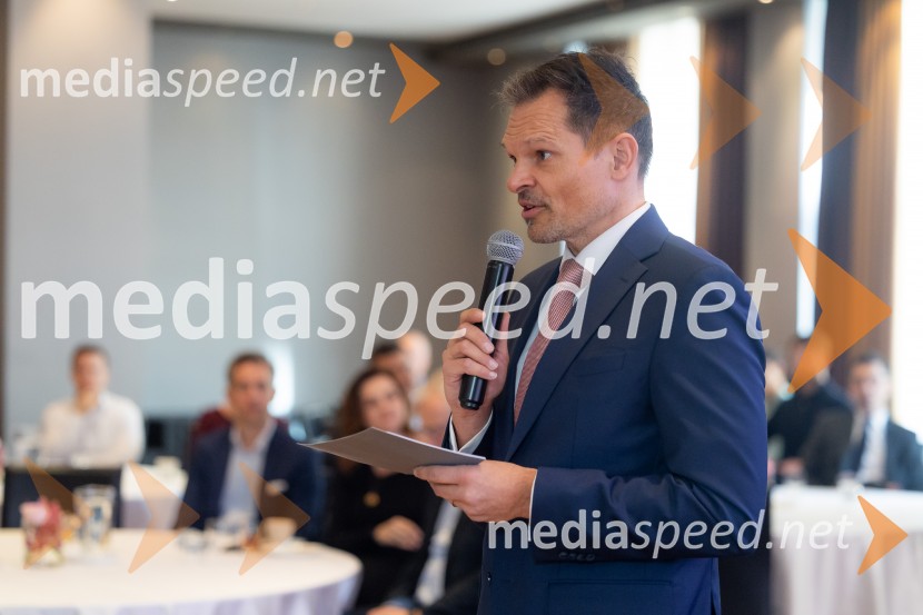 Čaj z razlogom: družinska podjetja med nasledstvom in strateškimi priložnostmi