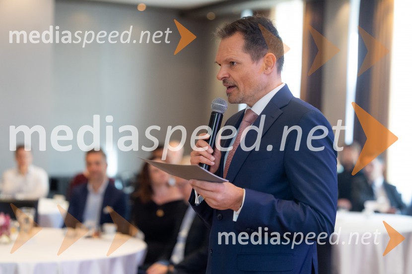 Čaj z razlogom: družinska podjetja med nasledstvom in strateškimi priložnostmi