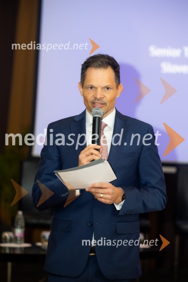 Čaj z razlogom: družinska podjetja med nasledstvom in strateškimi priložnostmi