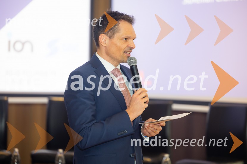 Čaj z razlogom: družinska podjetja med nasledstvom in strateškimi priložnostmi