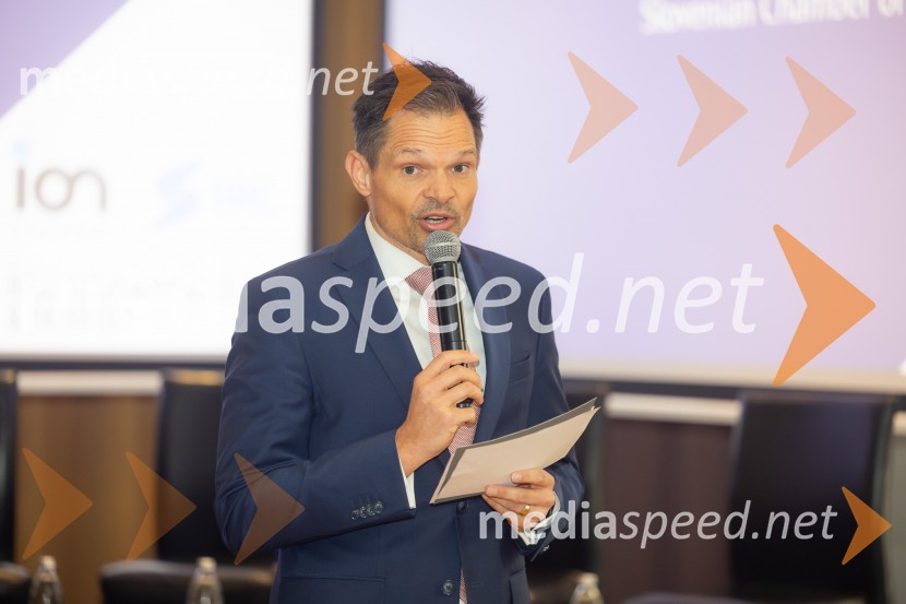 Čaj z razlogom: družinska podjetja med nasledstvom in strateškimi priložnostmi