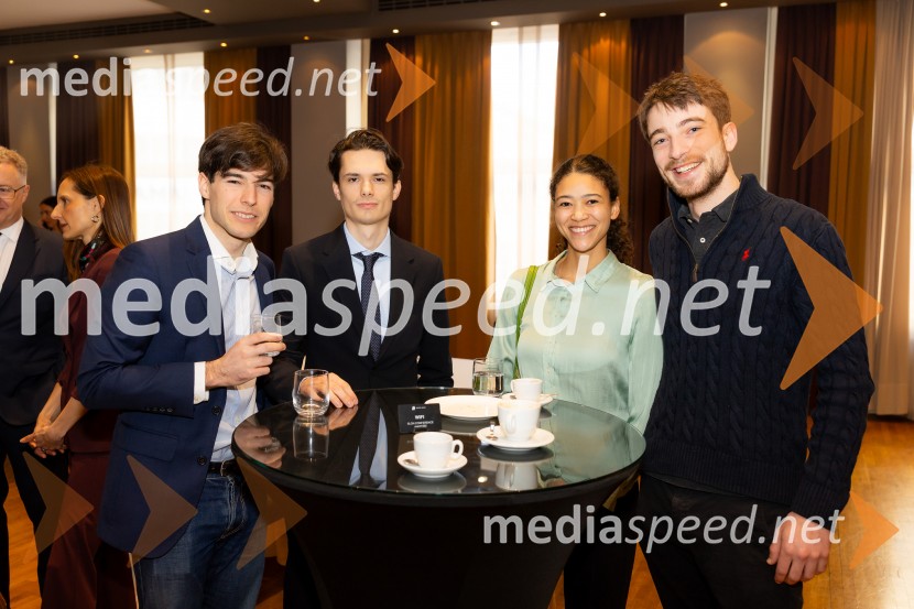 Čaj z razlogom: družinska podjetja med nasledstvom in strateškimi priložnostmi