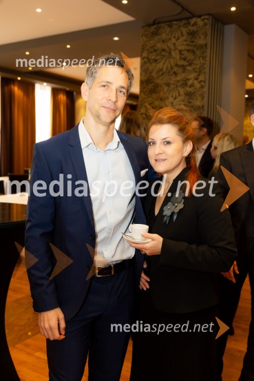 Čaj z razlogom: družinska podjetja med nasledstvom in strateškimi priložnostmi