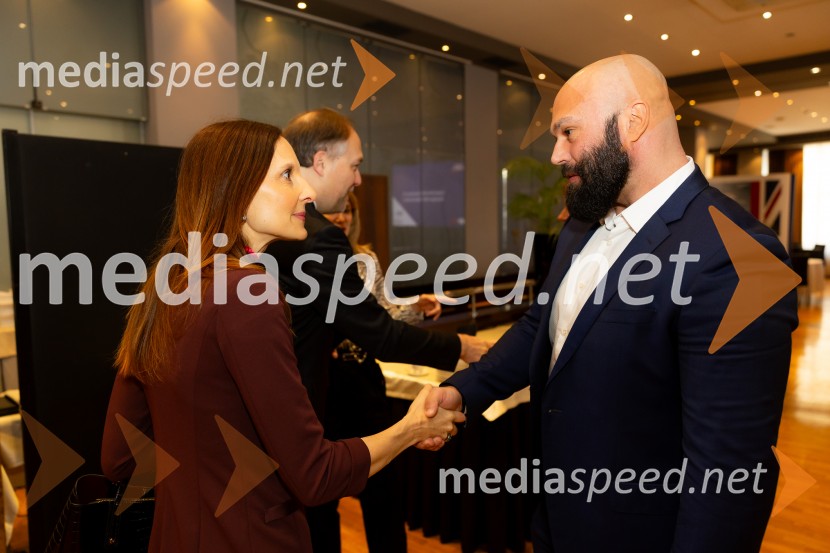 Čaj z razlogom: družinska podjetja med nasledstvom in strateškimi priložnostmi