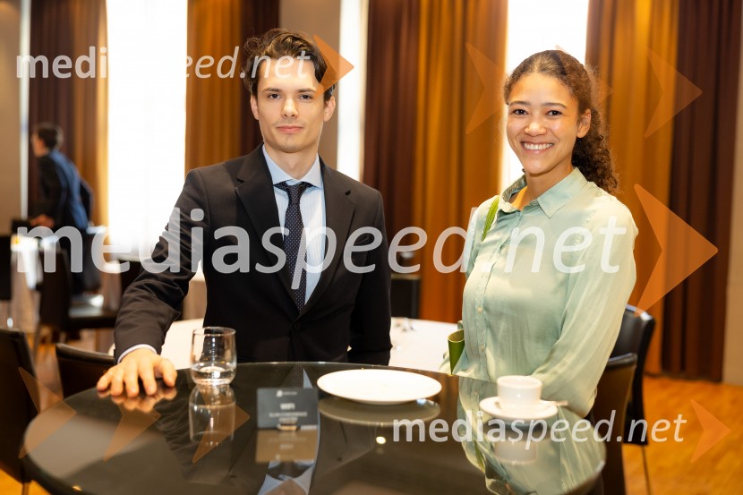 Čaj z razlogom: družinska podjetja med nasledstvom in strateškimi priložnostmi