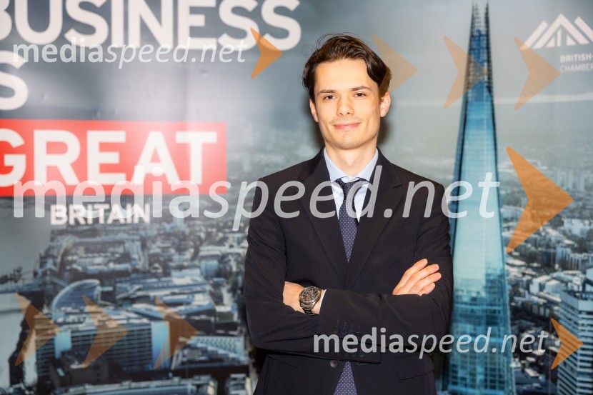 Čaj z razlogom: družinska podjetja med nasledstvom in strateškimi priložnostmi