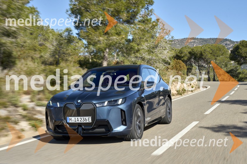 BMW 2026: leto prestiža, električne vizije in globalnih zmag