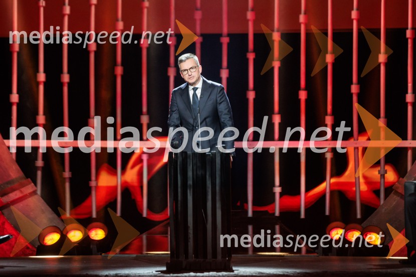 Na žaru z Ladom Bizovičarjem, Modrijani