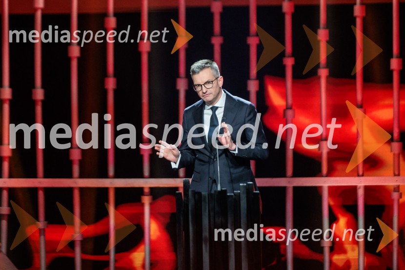 Na žaru z Ladom Bizovičarjem, Modrijani