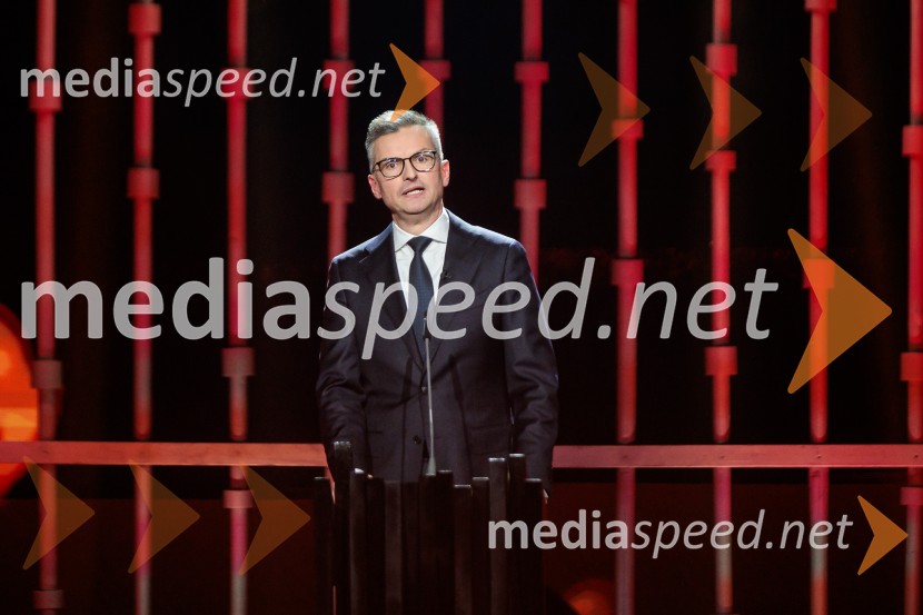 Na žaru z Ladom Bizovičarjem, Modrijani