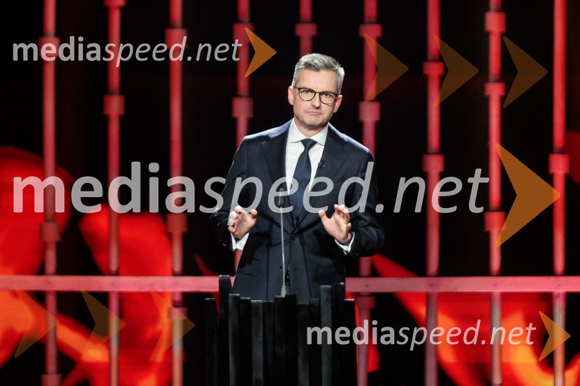 Na žaru z Ladom Bizovičarjem, Modrijani