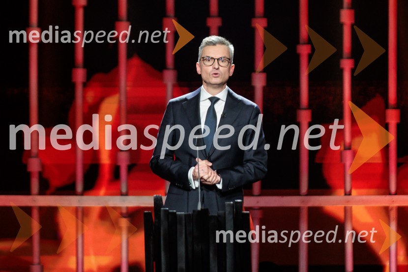 Na žaru z Ladom Bizovičarjem, Modrijani