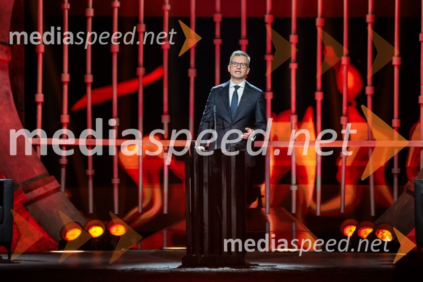 Na žaru z Ladom Bizovičarjem, Modrijani