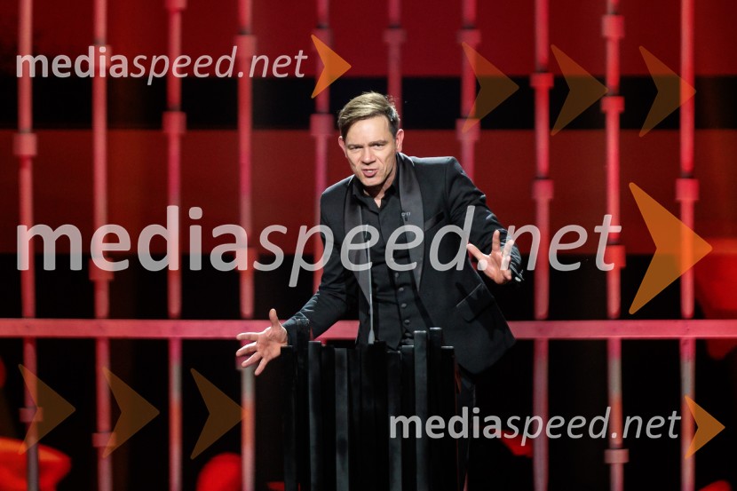 Na žaru z Ladom Bizovičarjem, Modrijani