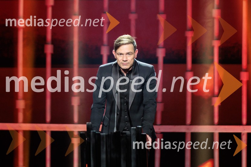 Na žaru z Ladom Bizovičarjem, Modrijani