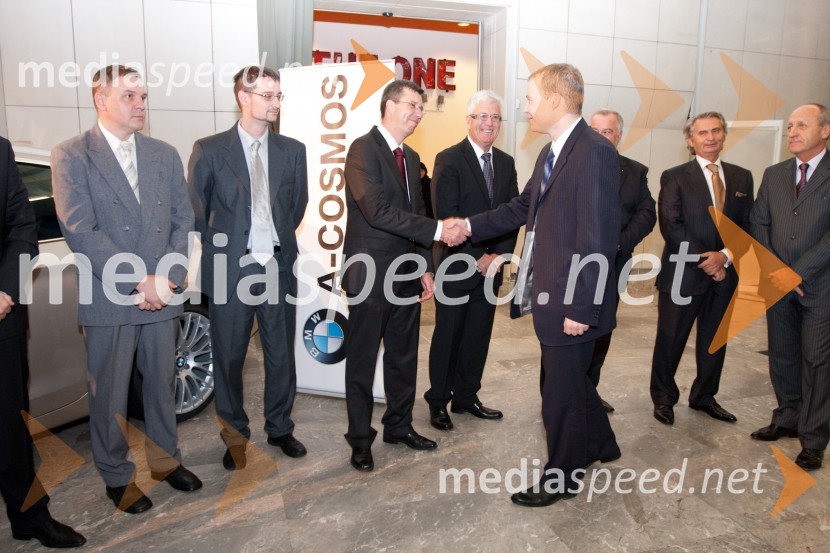 Andrej Orožen, Dewesoft d.o.o., Jure Knez, Boštjan Gaberc, Mikrografija d.o.o., Milan Lukić, Lumar IG d.o.o.
in Dr. Matej Lahovnik, minister za gospodarstvoSlovenska gazela 2009