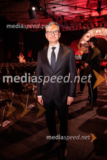 Na žaru z Ladom Bizovičarjem, Modrijani