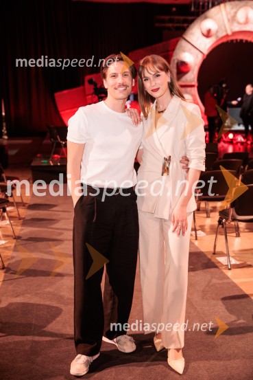 Na žaru z Ladom Bizovičarjem, Modrijani