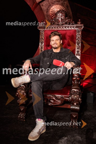 Na žaru z Ladom Bizovičarjem, Modrijani