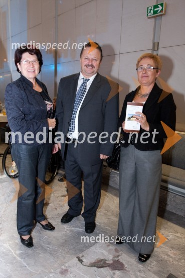 Štefan Pavlinjek, direktor podjetja Roto in predsednik upravnega odbora Obrtne zbornice Slovenije s soprogo in Mateja MešlSlovenska gazela 2009