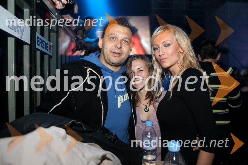 Damir Osredečki, direktor agencije Epa ideja in lastnik licence za Miss Slovenije s hčerko in Eva Repič, vodja projekta Miss SlovenijeArmin Van Bureen, koncert