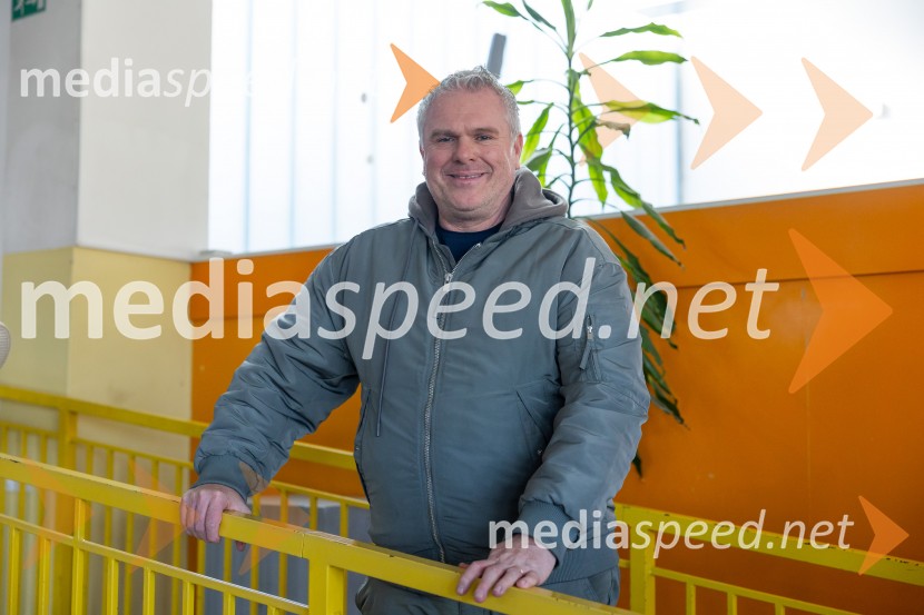 Cene Prevc bo nasledil Miha Deželaka, Dežela junakov