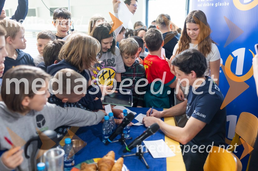 Cene Prevc bo nasledil Miha Deželaka, Dežela junakov