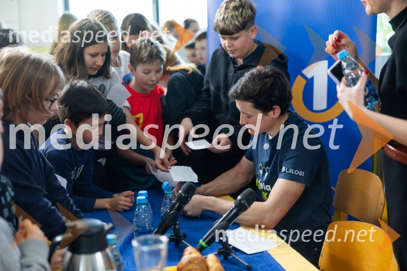 Cene Prevc bo nasledil Miha Deželaka, Dežela junakov