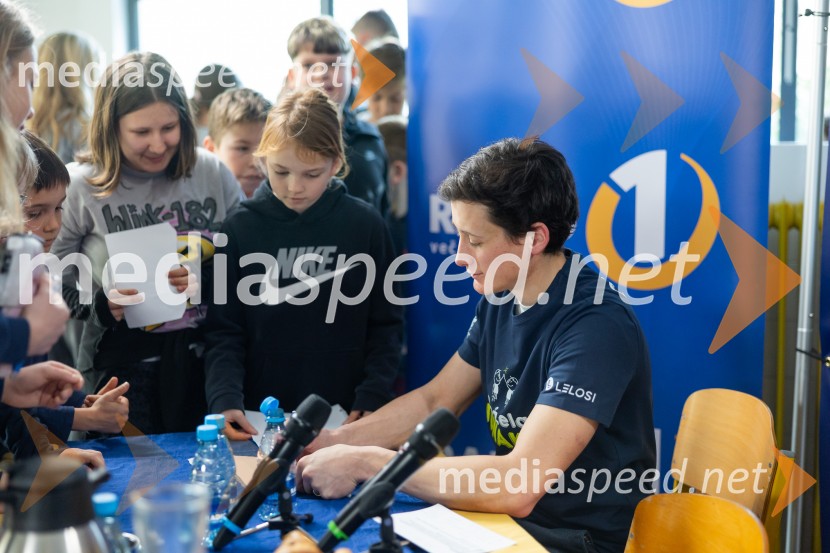 Cene Prevc bo nasledil Miha Deželaka, Dežela junakov