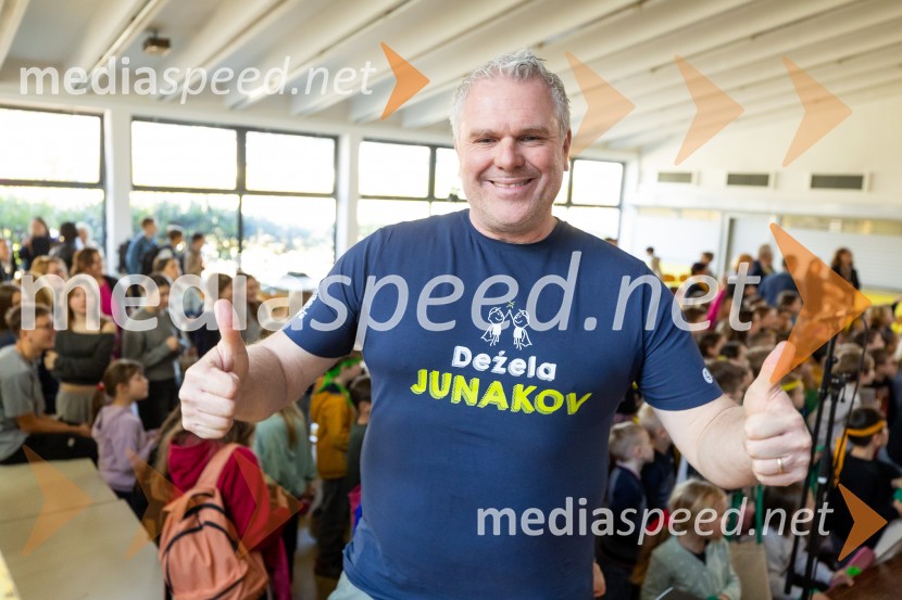 Cene Prevc bo nasledil Miha Deželaka, Dežela junakov