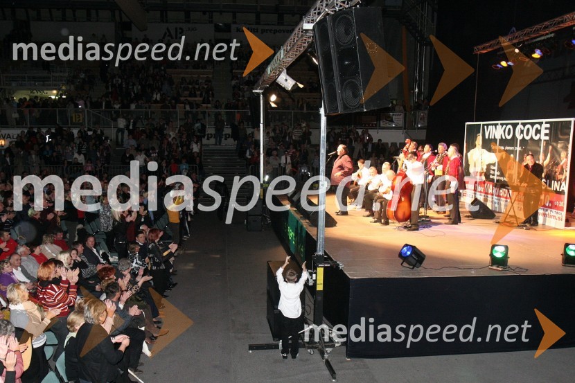 Vinko Coce, pevec in Klapa MaslinaVinko Coce in klapa Maslina, koncert
