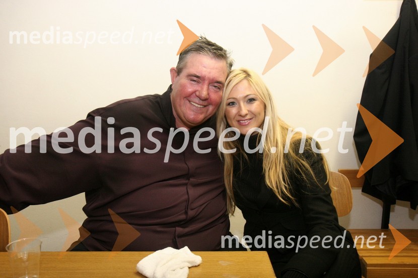 Vinko Coce, pevec in Kaly Miljana Kolonič, PR Studio KaliVinko Coce in klapa Maslina, koncert