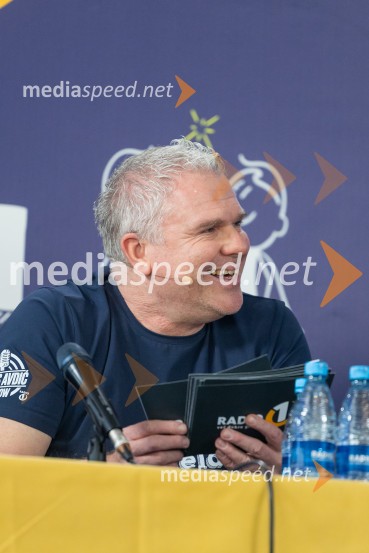 Cene Prevc bo nasledil Miha Deželaka, Dežela junakov