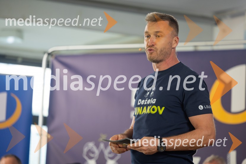 Cene Prevc bo nasledil Miha Deželaka, Dežela junakov