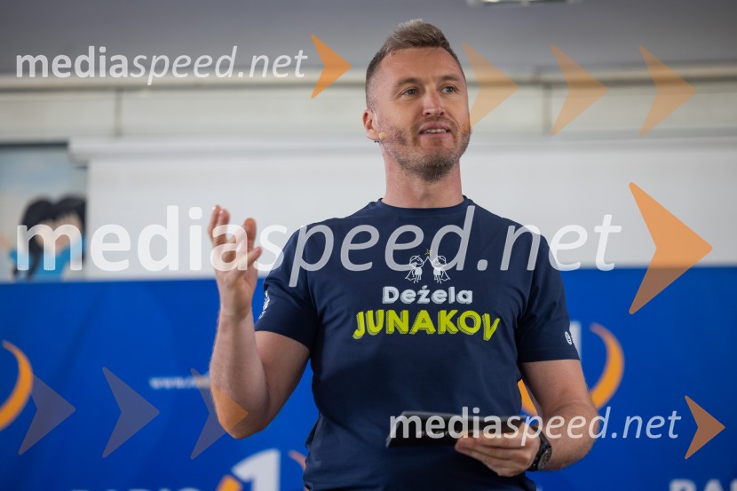 Cene Prevc bo nasledil Miha Deželaka, Dežela junakov