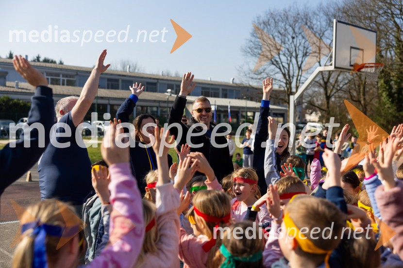 Cene Prevc bo nasledil Miha Deželaka, Dežela junakov