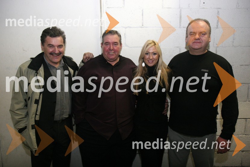 Branko Paič, manager, Vinko Coce, pevec, Kaly Miljana Kolonič, PR Studio Kali in Dušan Otorepec, organizator koncertaVinko Coce in klapa Maslina, koncert