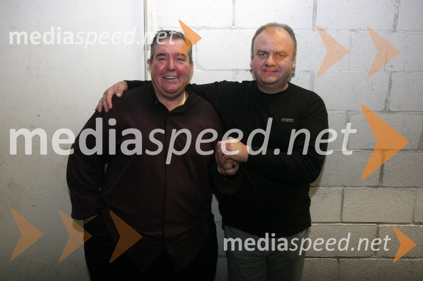 Vinko Coce, pevec in Dušan Otorepec, organizator koncertaVinko Coce in klapa Maslina, koncert