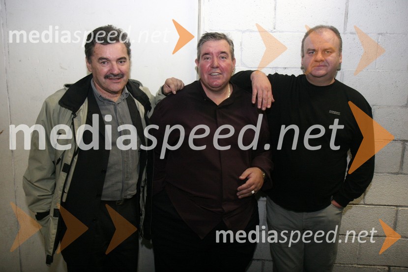 Branko Paič, manager, Vinko Coce, pevec in Dušan Otorepec, organizator koncertaVinko Coce in klapa Maslina, koncert