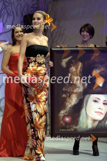 Bernarda Žarn, Femme fatale 2008, Jerneja Podbevšek Zhembrovskyy, balerina, manekenka in Femme fatale 2009 ter  Gordana Sredojevič Goga, urednica revij Obrazi in EvaFemme Fatale 2009