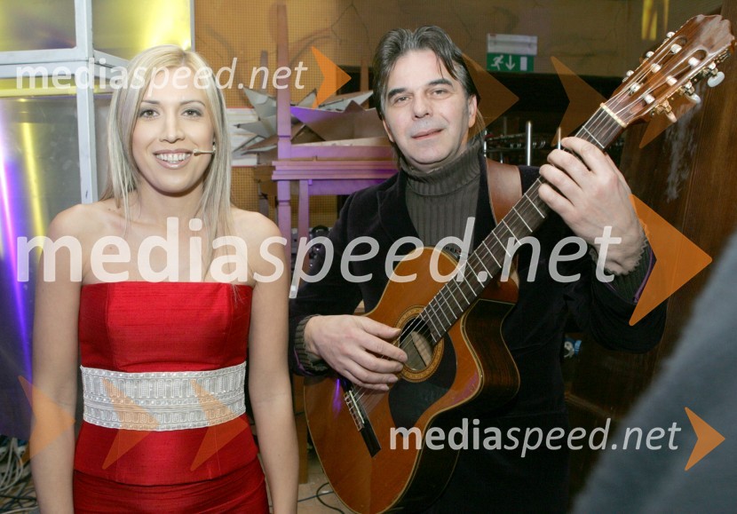 Janja Sodja, televizijska voditeljica in Davor Radolfi, hrvaški pevecJanja Sodja, televizijska voditeljica